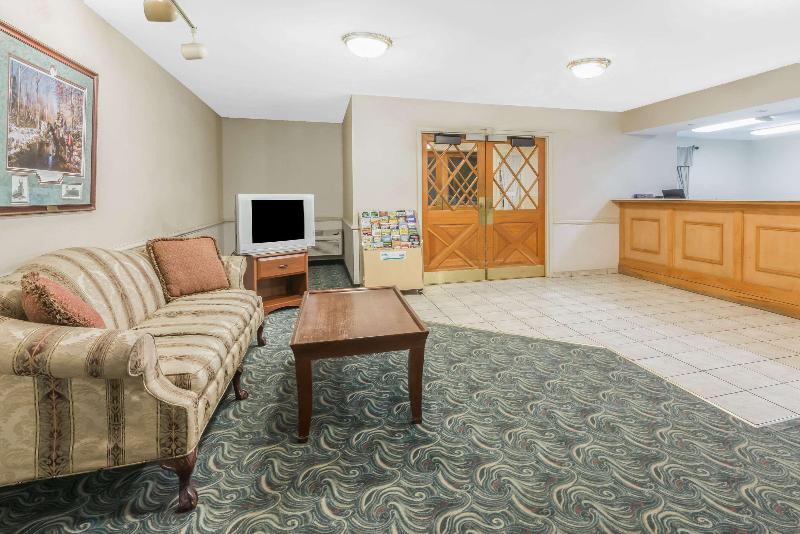 בית מלון כפרי Ramada By Wyndham Strasburg   Shenandoah Valley