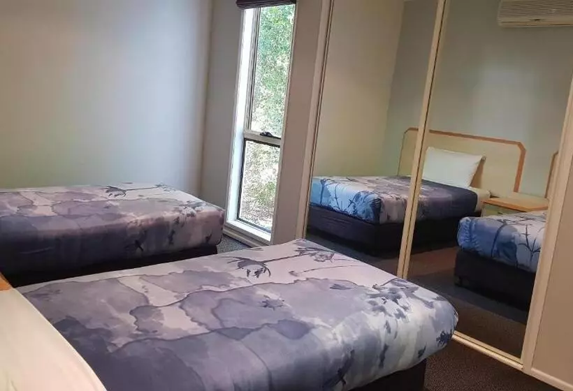 בית מלון כפרי Red Bridge Motor Inn