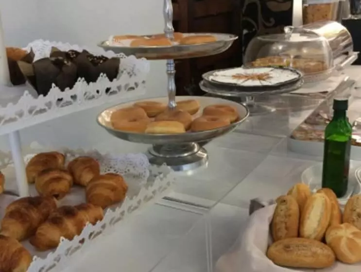 هتل Sacristia De Santa Ana