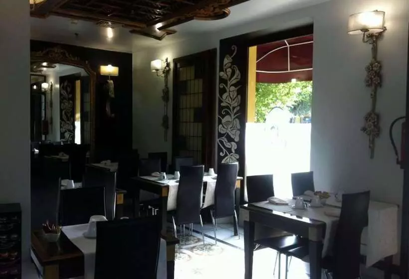 هتل Sacristia De Santa Ana