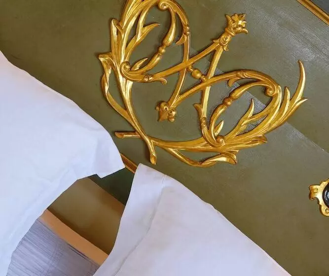 هتل Sacristia De Santa Ana