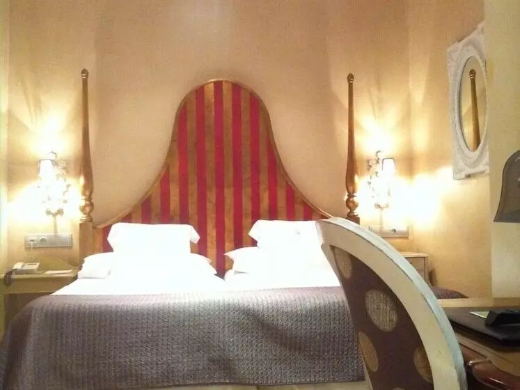 هتل Sacristia De Santa Ana