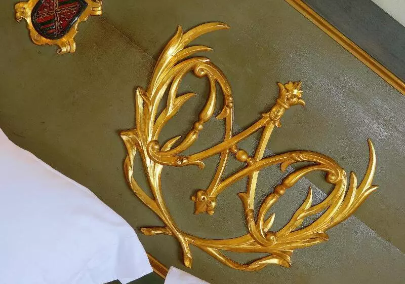 هتل Sacristia De Santa Ana