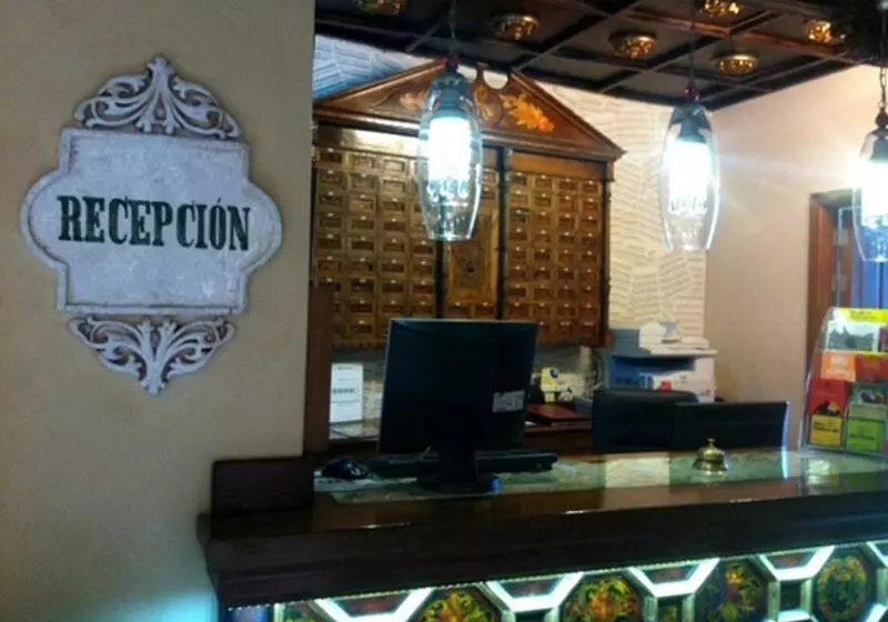 هتل Sacristia De Santa Ana