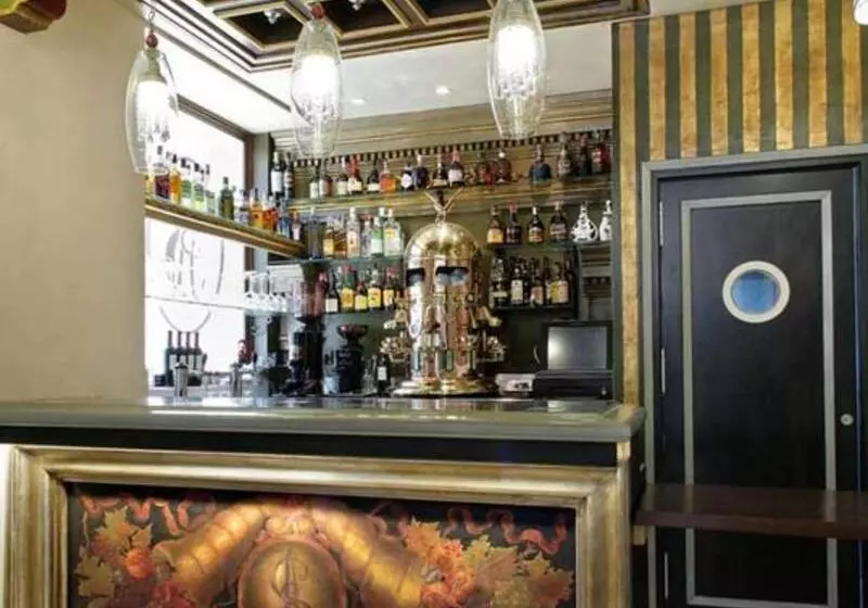 هتل Sacristia De Santa Ana