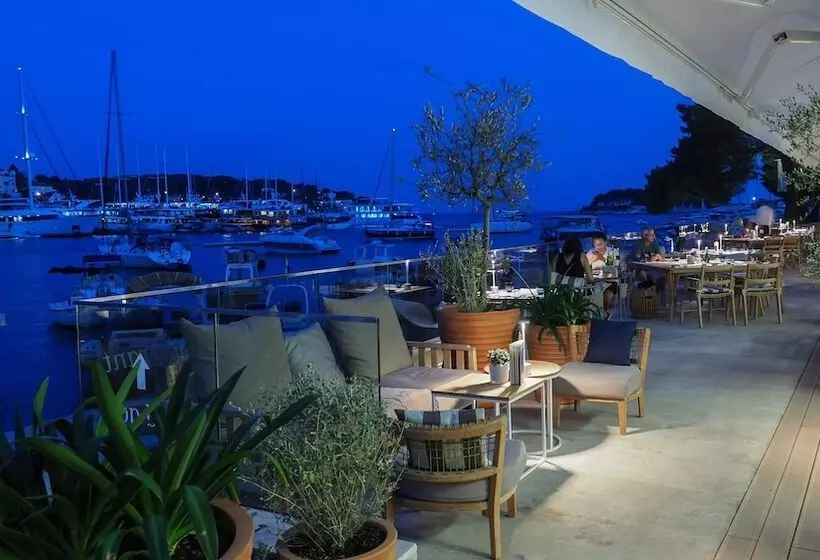 Отель Adriana Hvar Spa