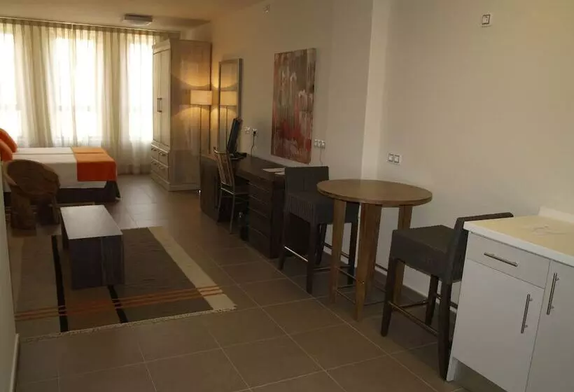 Hotelli Eco Alcala Suites