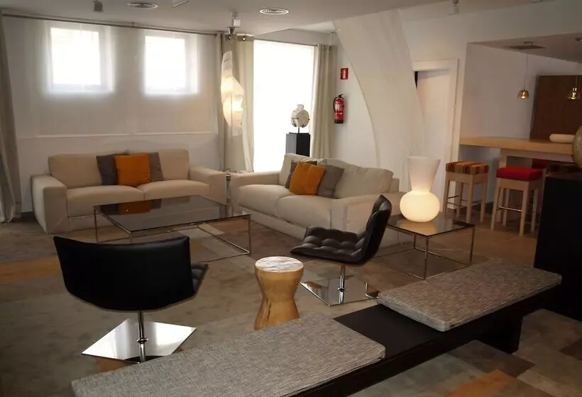 Hotelli Eco Alcala Suites
