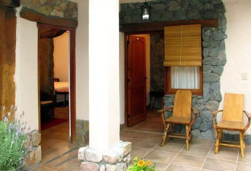 هتل Hostal Killari