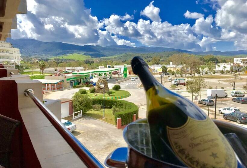 בית מלון כפרי Montera Plaza