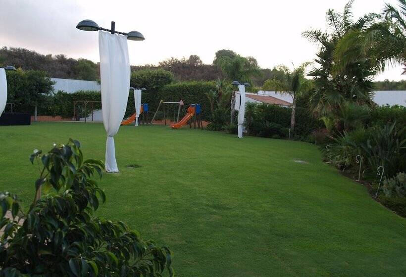 בית מלון כפרי Montera Plaza