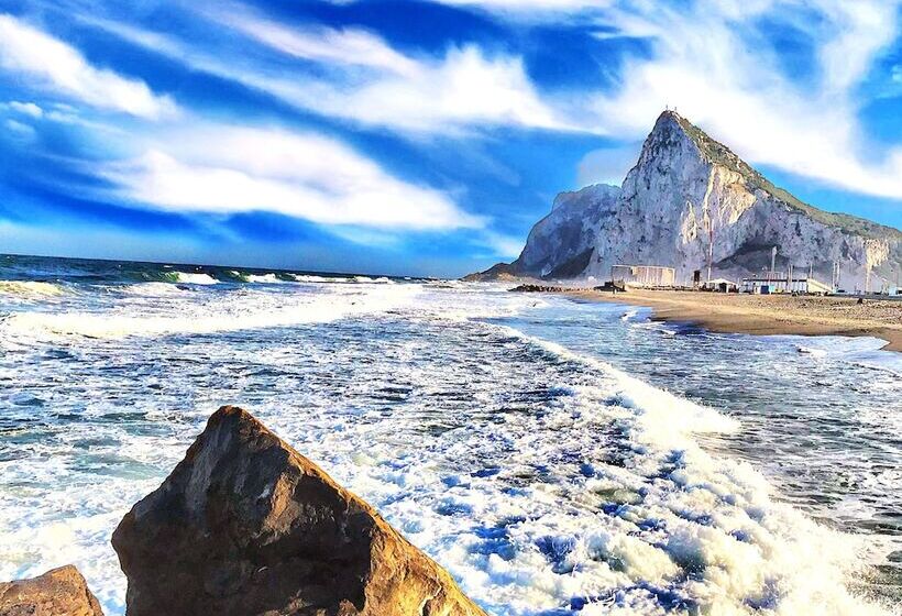 בית מלון כפרי Montera Plaza