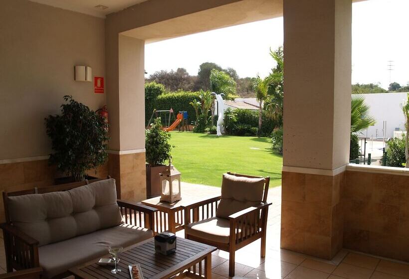 בית מלון כפרי Montera Plaza