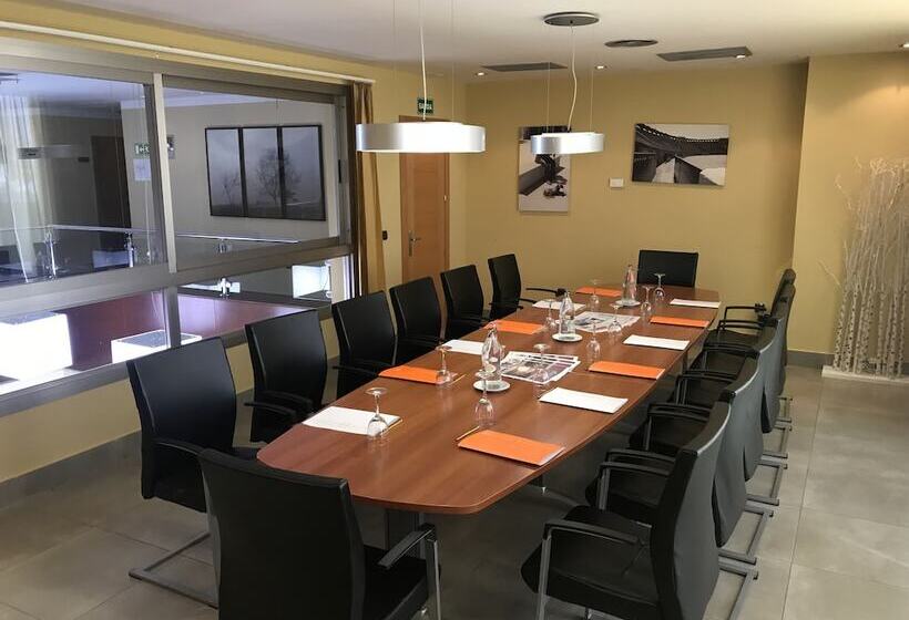 בית מלון כפרי Montera Plaza