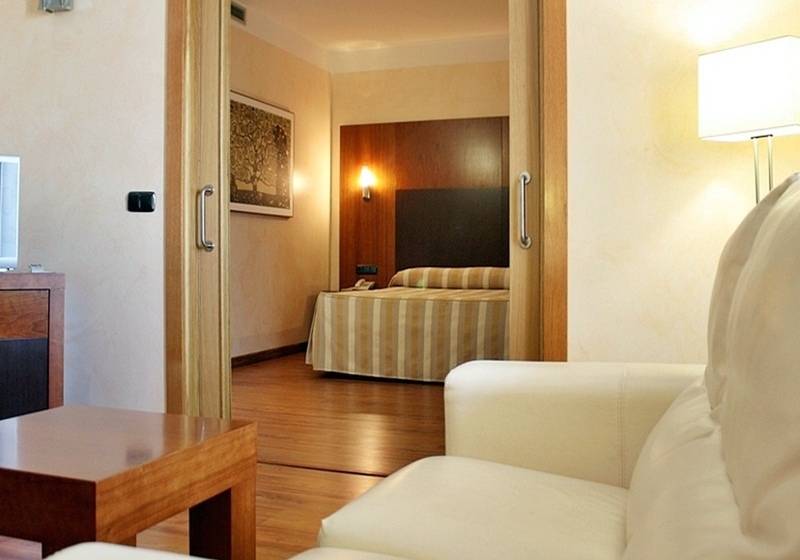 בית מלון כפרי Montera Plaza