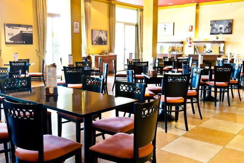 בית מלון כפרי Montera Plaza