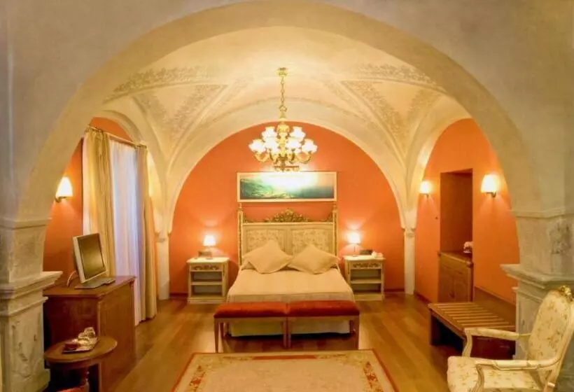 هتل Palacio De La Magdalena