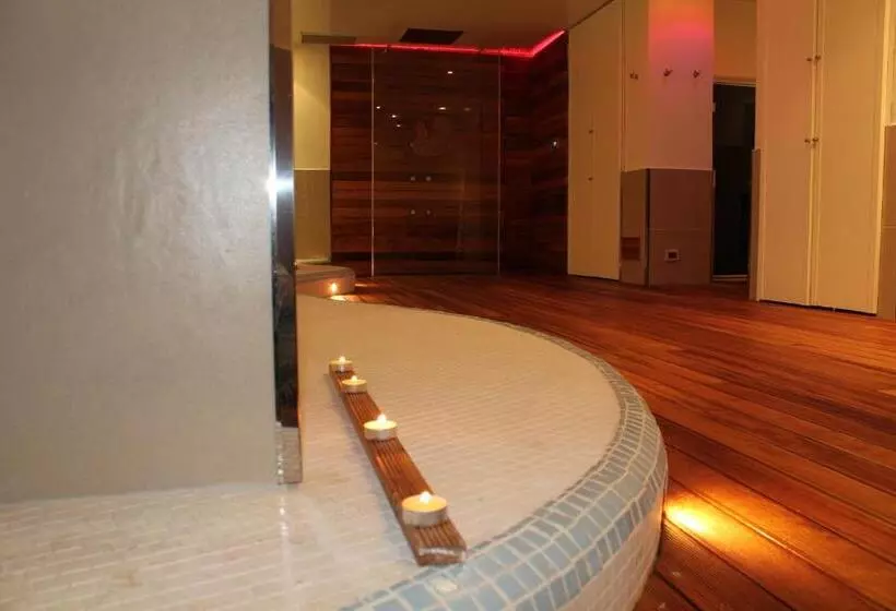 فندق Punta Campanella Resort & Spa