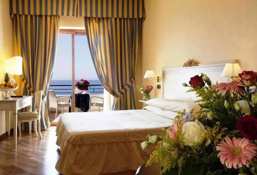 فندق Punta Campanella Resort & Spa