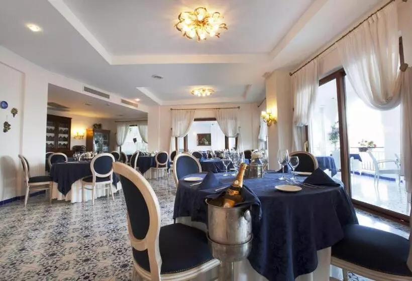 فندق Punta Campanella Resort & Spa