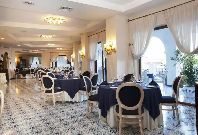 فندق Punta Campanella Resort & Spa