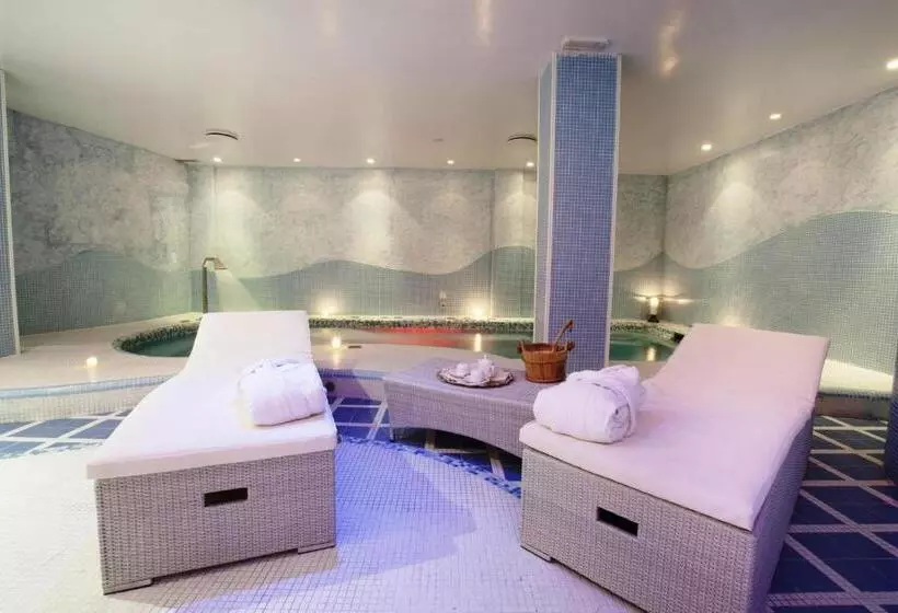 فندق Punta Campanella Resort & Spa