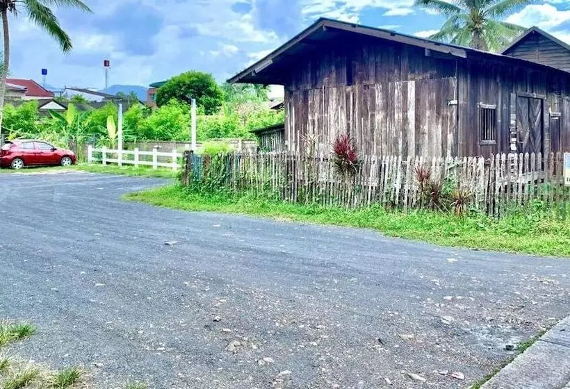 호텔 Riverhouse The Teak House