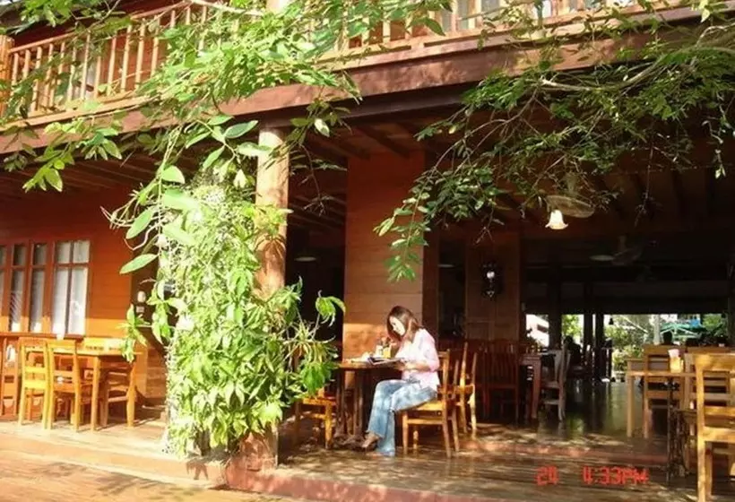 호텔 Riverhouse The Teak House