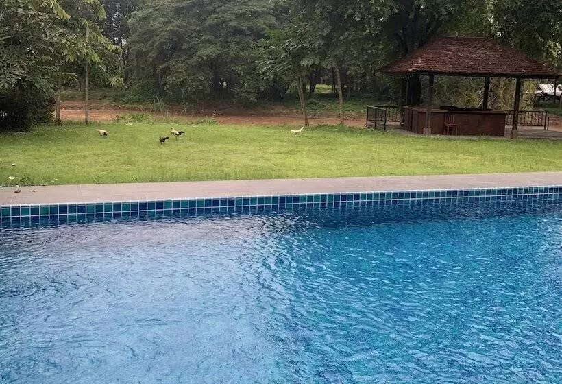 호텔 Riverhouse The Teak House