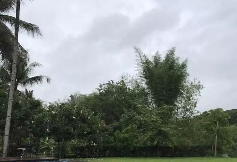 호텔 Riverhouse The Teak House