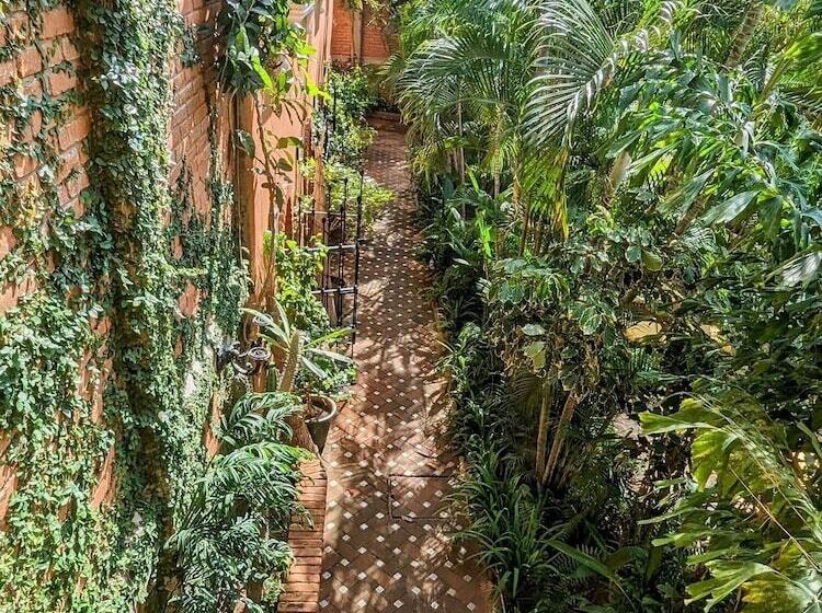 فندق Suites La Hacienda