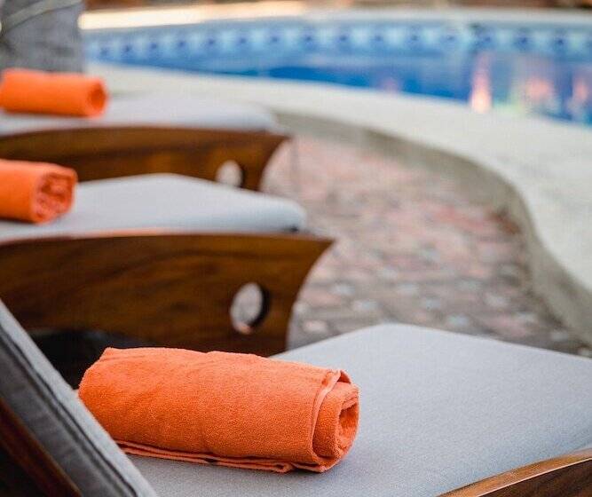 فندق Suites La Hacienda