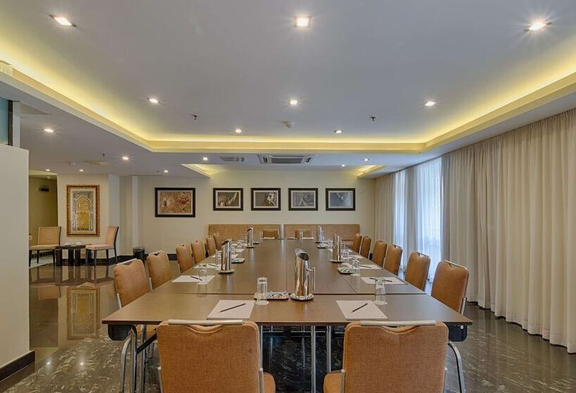 בית מלון כפרי Ax The Palace