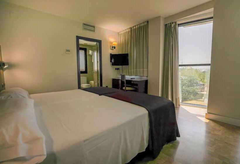 Отель Yit Conquista De Granada