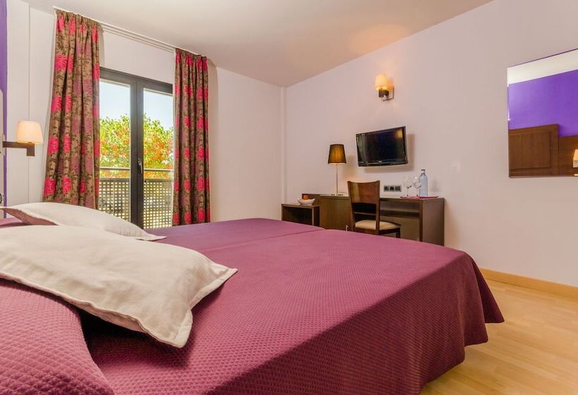 Отель Yit Conquista De Granada