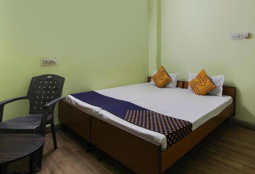 בית מלון כפרי Spot On 69272 Shiridi Sai Guest House