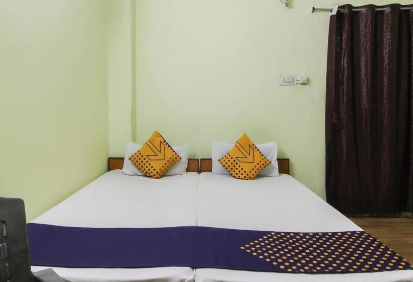 בית מלון כפרי Spot On 69272 Shiridi Sai Guest House