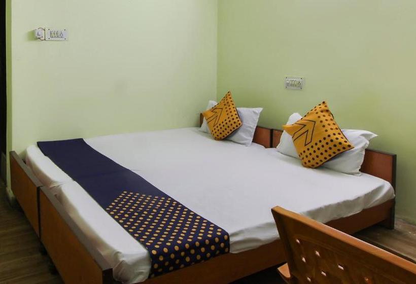 בית מלון כפרי Spot On 69272 Shiridi Sai Guest House