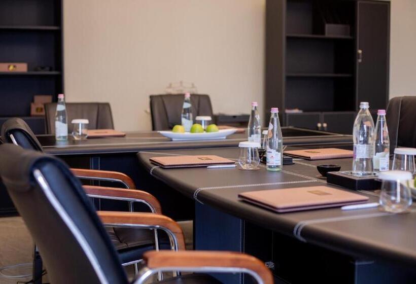 Grand Blue Fafa Resort & Spa