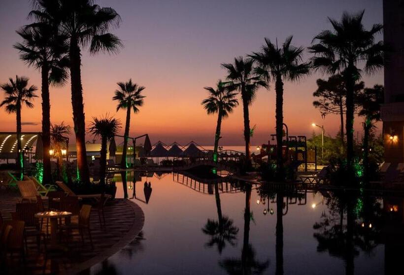 Grand Blue Fafa Resort & Spa