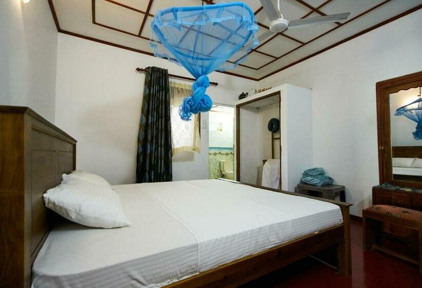 פנסיון Kavee Guest