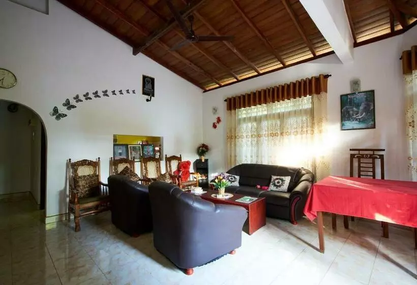 پانسیون Kavee Guest