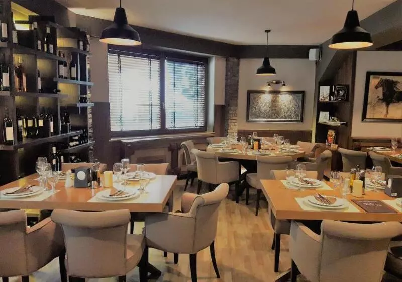 ホテル Aristocrat & Fish Restaurant