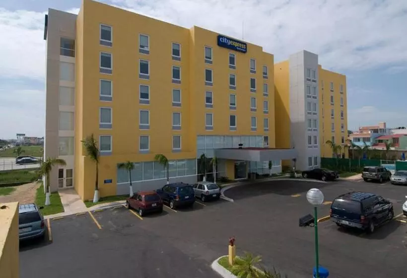 Отель City Express Coatzacoalcos