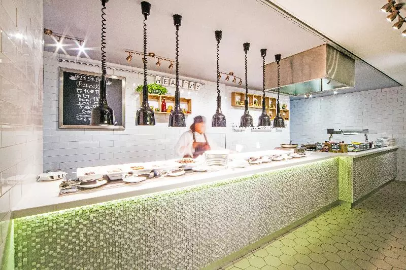 Отель Holiday Inn London   Gatwick Airport, An Ihg