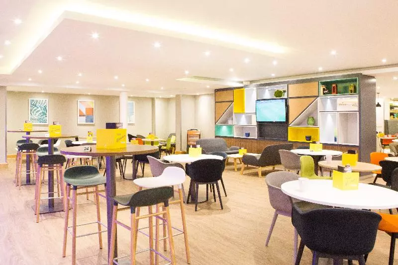 Отель Holiday Inn London   Gatwick Airport, An Ihg
