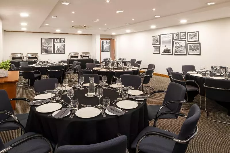 Отель Holiday Inn London   Gatwick Airport, An Ihg