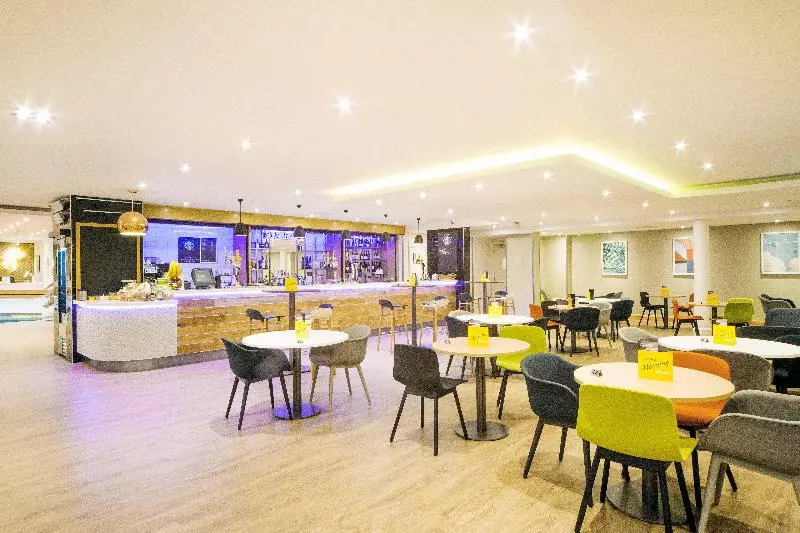 Отель Holiday Inn London   Gatwick Airport, An Ihg