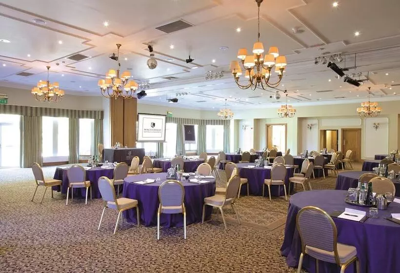 בית מלון כפרי Macdonald Crutherland House