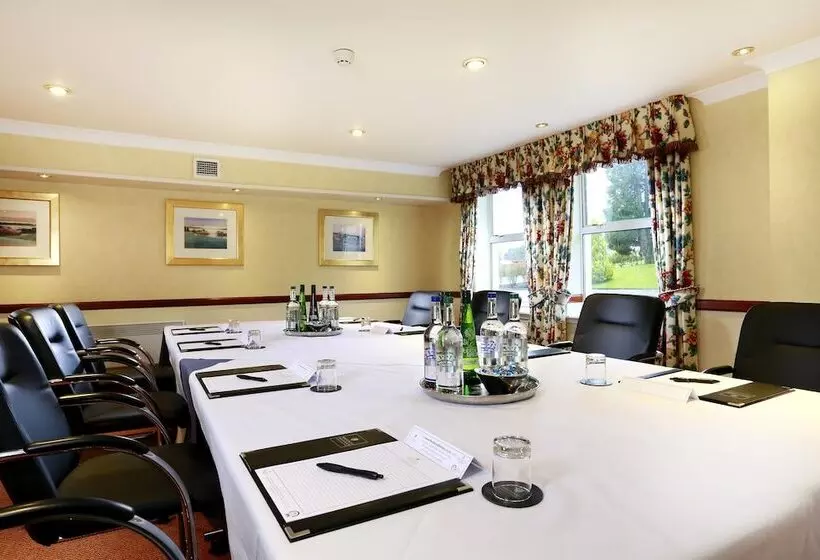 בית מלון כפרי Macdonald Crutherland House